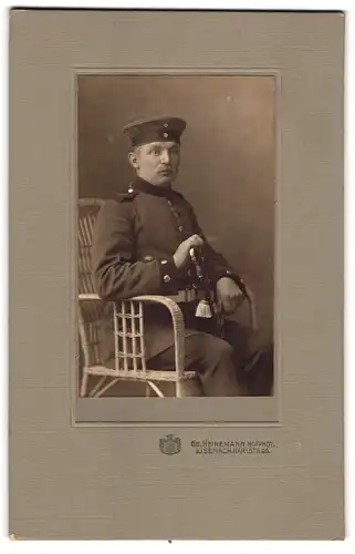 Fotografie Gg. Heinemann, Eisenach, Karlstrasse 26, Soldat mit Krätzchen in Uniform, Portepee