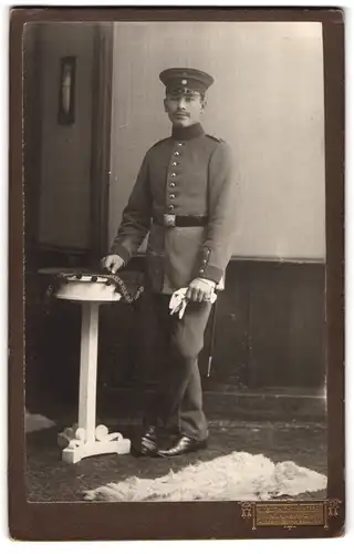 Fotografie J. Blanckmeister, Nürnberg, Äussere Lautergasse 11, Soldat in Uniform mit Portepee und Bajonett, IR 9