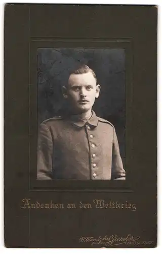 Fotografie B. Wendsche, Ingolstadt, Junge Soldat in Uniform