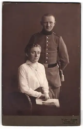 Fotografie Walter Taubmann, Pirna a. E., Jacobäerstrasse 6, Einjährig-Freiwilliger in Uniform, Portepee und Bajonett