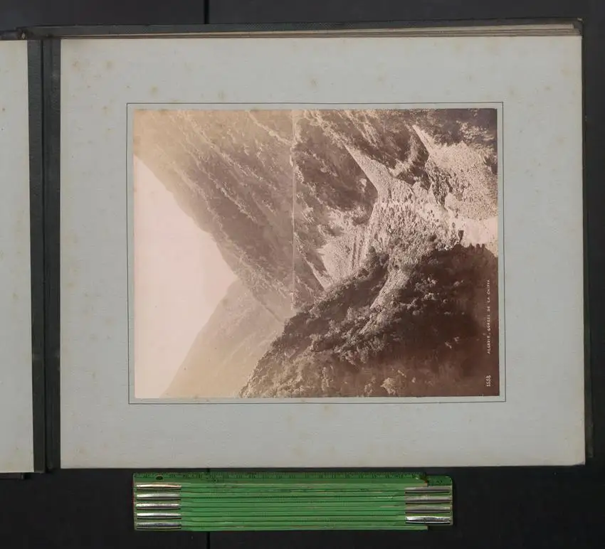 Fotoalbum mit 9 Fotografien, Ansicht Bejaia, Gorges de la Chiffa, Femmes Kabyles al al Fontaine, Porte Sarrazinne Bougie 3