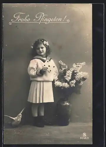 Foto-AK L.J. & F.F. Nr. 5549 /2: Kind im Matrosenanzug mit Brief, Taube und Blumen