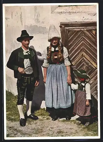 AK Stubaitaler Familie in Trachten