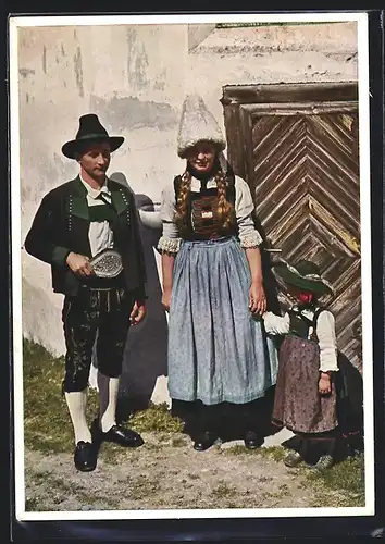 AK Stubaitaler Familie in Trachten