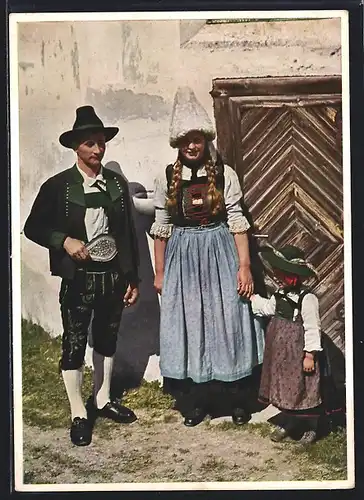 AK Stubaitaler Familie in Trachten