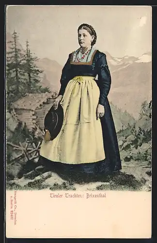 AK Brixentalerin mit Hut in der Hand vor Berglandschaftskulisse