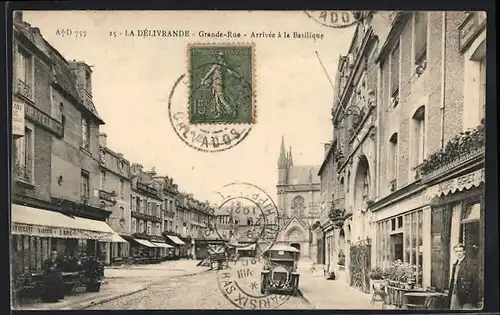 AK La Délivrande, Grande-Rue, Arrivée à la Basilique