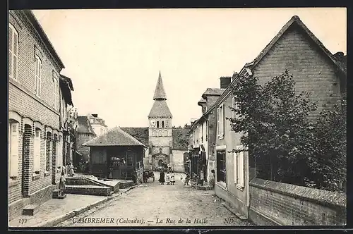AK Cambremer, La Rue de la Halle