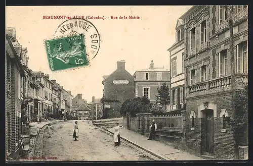 AK Beaumont-en-Auge, Rue de la Mairie