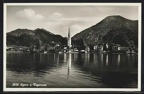 AK Egern a. Tegernsee, Ortsansicht mit Kirchturm