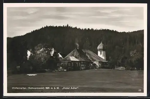 AK Hinterzarten /Schwarzw., Hotel Adler mit Kirchturm