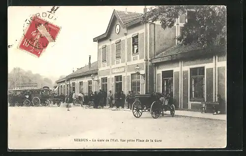 AK Verdun, La Gare de l`Est. Vue prise Place de la Gare
