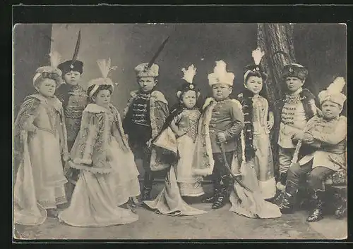 AK Liliputaner in Parade-Uniformen mit ihren Damen