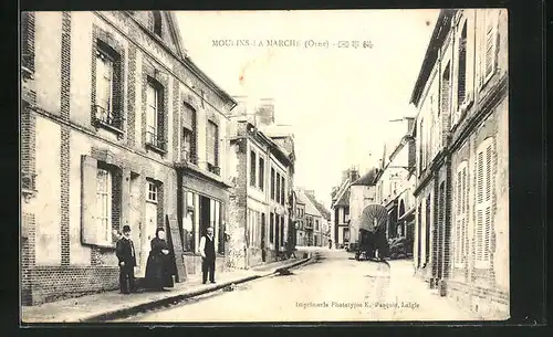 AK Moulins-la-Marche, Une rue, Strassenpartie