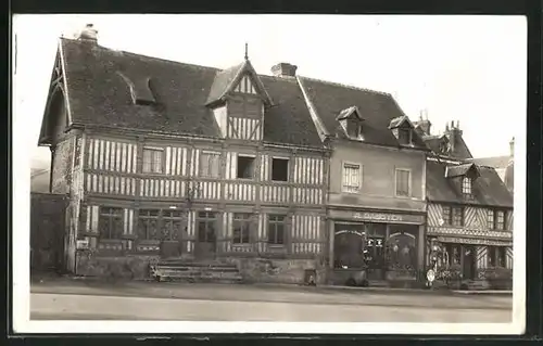AK Vimoutiers, Ancienne Hostellerie des Moines de Jumieges Actuellement, le Musèe et la Caisse d`Epargne