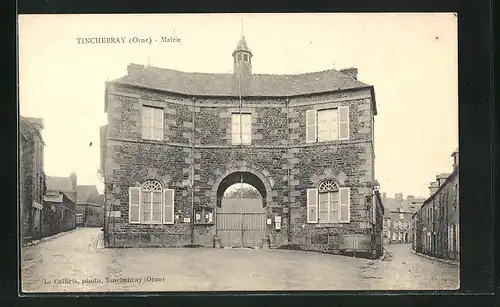AK Tinchebray, Mairie, Strassenpartie