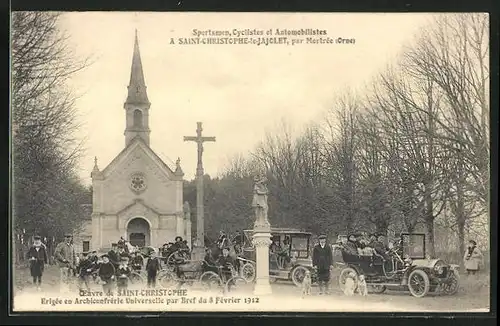 AK Saint-Christophe-le-Jajolet, Oeuvre de Saint-Christophe, Autos an der Kirche