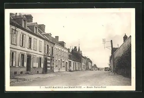 AK Saint-Maurice-les-Charencey, Route Paris-Brest, Strassenpartie im Ort