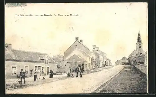 AK Le Ménil-Brout, Route de Paris à Brest