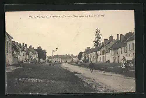 AK Mauves-sur-Huisne, Vue prise du Bas du Bourg