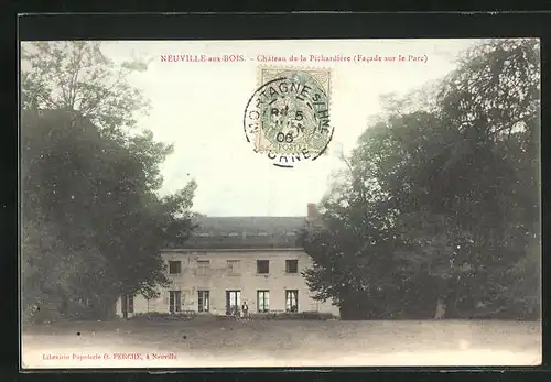 AK Neuville-aux-Bois, Château de la Pichardière, Facade sur le Parc