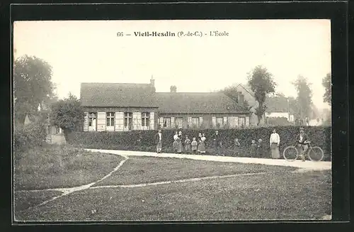 AK Vieil-Hesdin, L`École, an der Schule