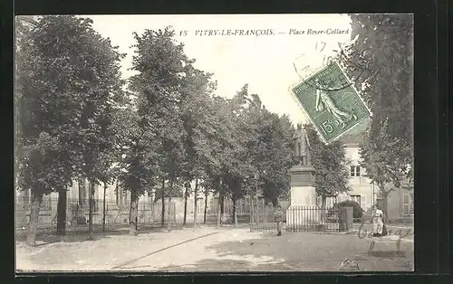 AK Vitry-le-Francois, Place Royer-Collard