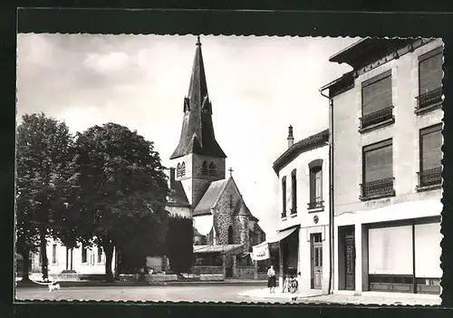 AK Suippes, L`Eglise, la Mairie et le Monument aux Morts