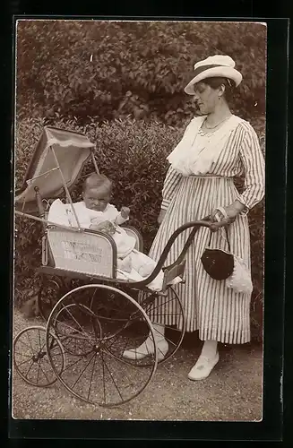 Foto-AK Mutter mit Kind, Kinderwagen