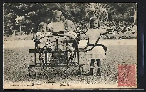 AK Vier Mädchen und ein Kinderwagen