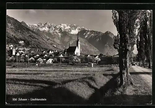 AK Schaan, Liechtenstein, Blick zur Kirche im Ort