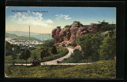 AK Kislowodsk, Parkanlagen mit Felsen mit Blick zur Stadt
