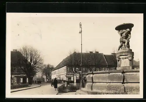 AK Josefstadt / Josefov / Jaromer, am Brunnen