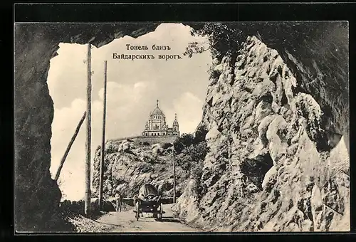 AK Foros Krim, Strasse durch den Felsen, Blick hinauf zur Kirche