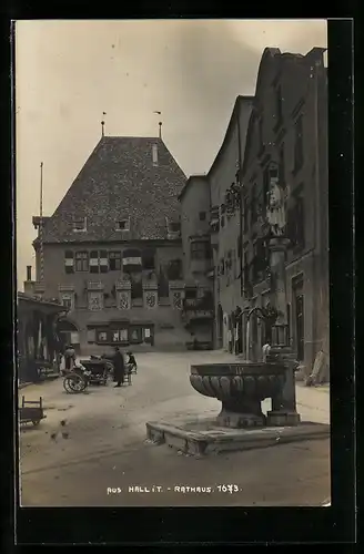 AK Hall in Tirol, Brunnen vor dem Rathaus
