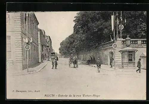 AK Auch, Entree de la rue Victor-Hugo