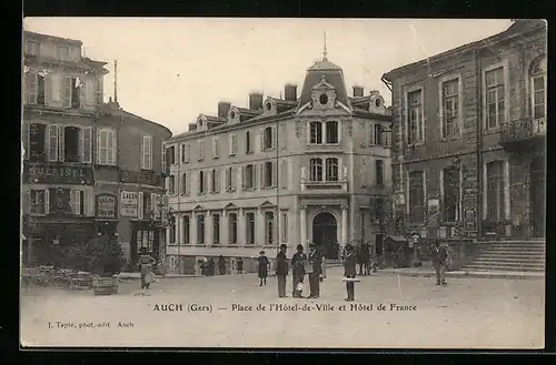 AK Auch, Place de l`Hotel-de-Ville et Hotel de France