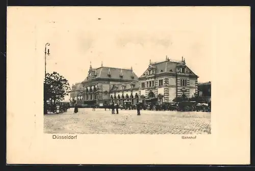 AK Düsseldorf, Pferdekutschen am Bahnhof