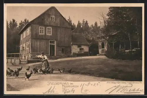 AK Friedrichroda, Spiessbergaus und Frau bei den Hühnern