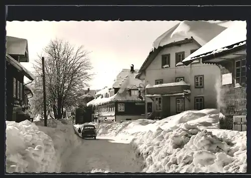 AK Höchenschwand /Hochschwarzwald, Strassenpartie mit Gasthaus zum Hirschen im Schnee