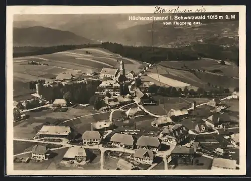 AK Höchenschwand i. südl. Schwarzwald, Teilansicht mit Kirche, Fliegeraufnahme