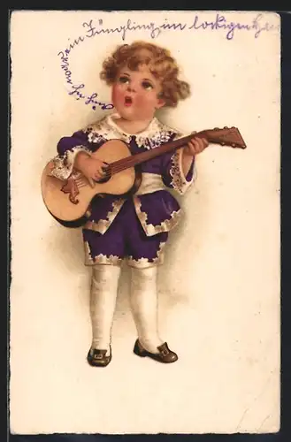 AK Kleiner Junge spielt auf der Gitarre