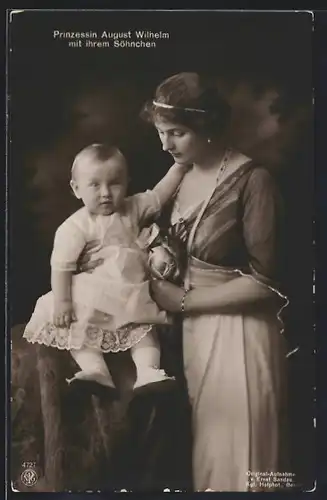 AK Prinzessin August Wilhelm von Preussen mit ihrem Söhnchen