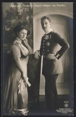 AK Prinz und Prinzessin August Wilhelm elegant im Portrait