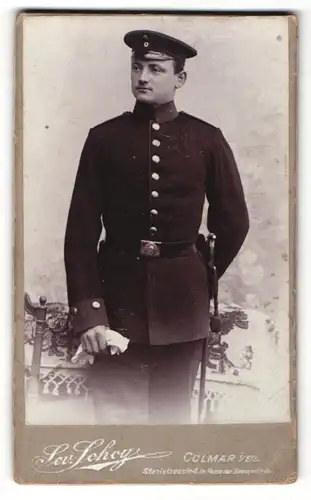 Fotografie Sev. Schoy, Colmar i / Els., Portrait Soldat in Uniform mit Schirmmütze und Handschuhen