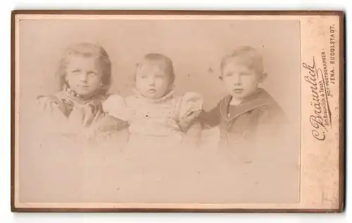 Fotografie C. Bräunlich, Jena, Portrait drei Kinder in edler Kleidung