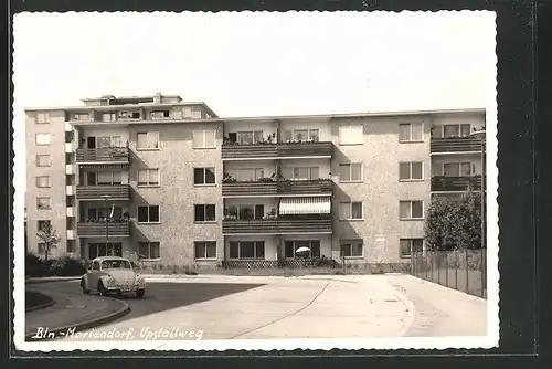 AK Berlin-Mariendorf, Mehrstöckiges Wohnhaus am Upstallweg
