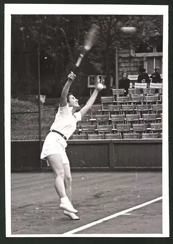 Fotografie Ansicht Berlin-Dahlem, Platzanlage Tennis-Club Blau-Weiss, Damen-Tennis Ungarin Jusits vs Ullstein 1940