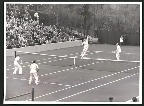 Fotografie Ansicht Berlin-Grunewald, Tennisspiel USA vs Deutschland im Stadion vom Tennis-Club Rot-Weiss 1939