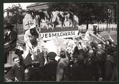 Fotografie Ansicht Berlin, Käse Gemeinschaftswerbung, Kostproben werden verteilt